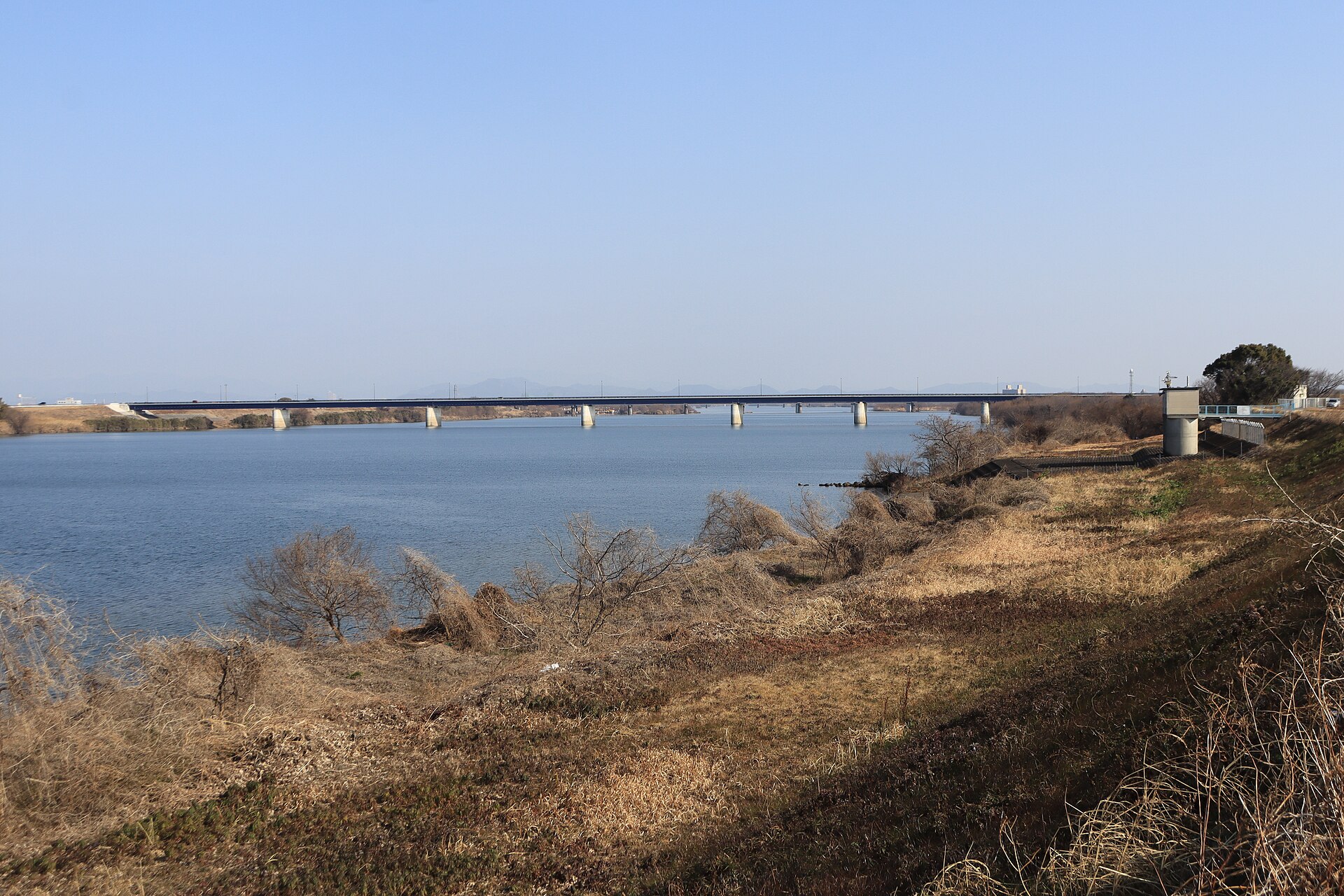 木曽川にかかる新濃尾大橋